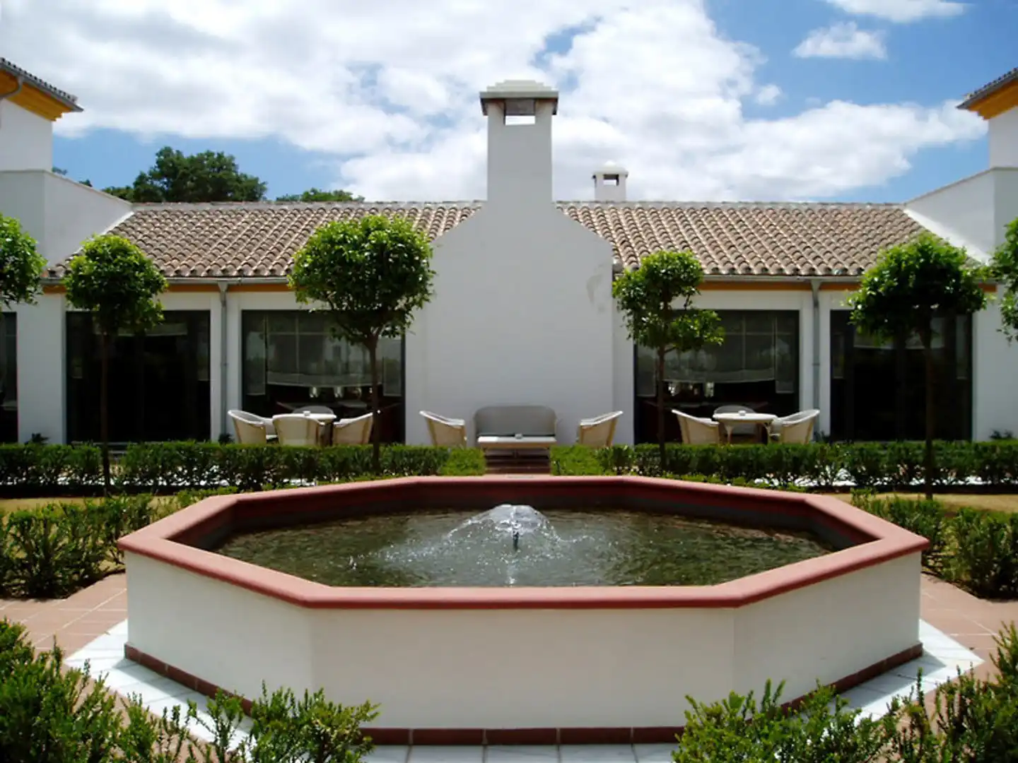 Exe Castellar Aussenansicht