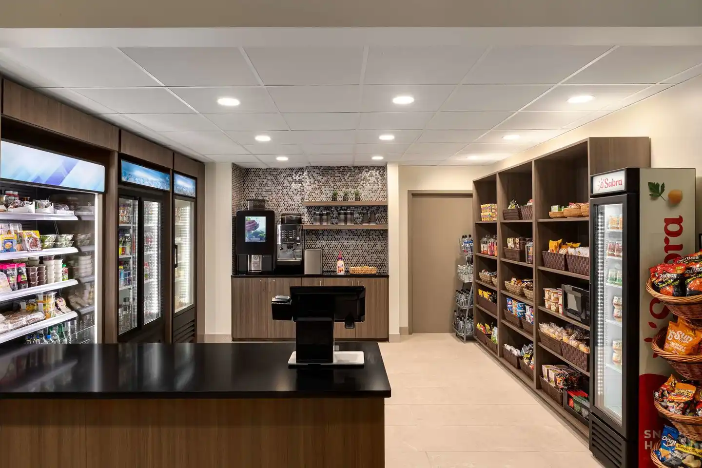 DoubleTree by Hilton New York LaGuardia Airport Bar