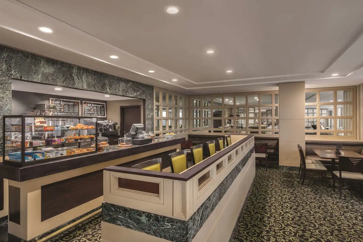 DoubleTree by Hilton New York LaGuardia Airport Lobby