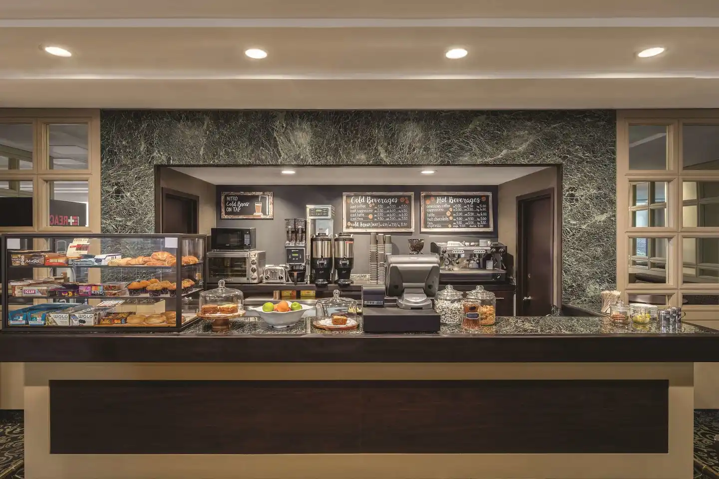 DoubleTree by Hilton New York LaGuardia Airport Restaurant