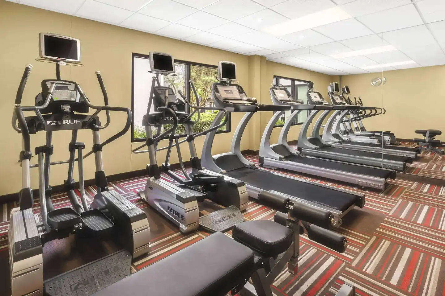 Super 8 by Wyndham Dallas Love Field Airport Sport und Entertainment