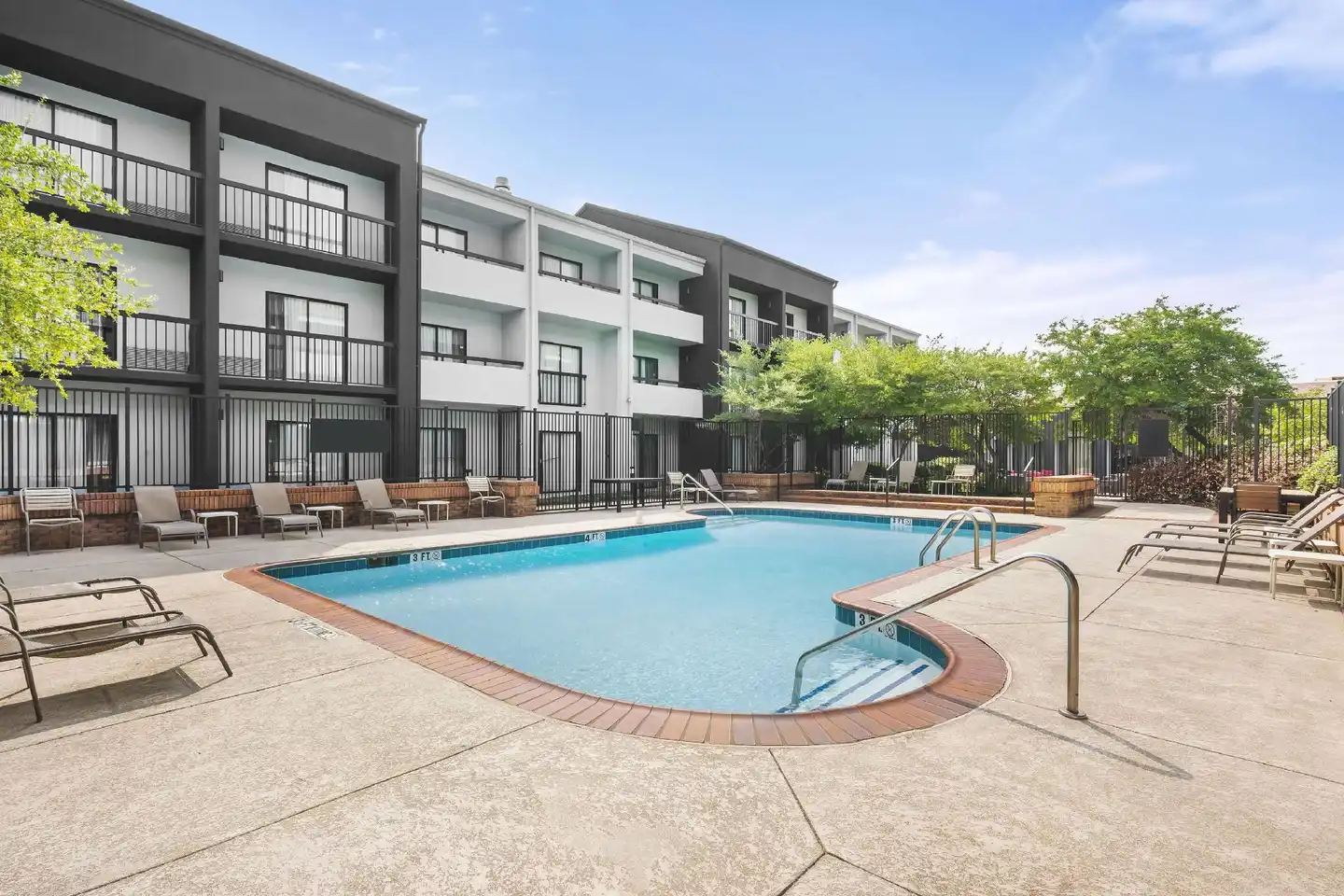 Super 8 by Wyndham Dallas Love Field Airport Pool
