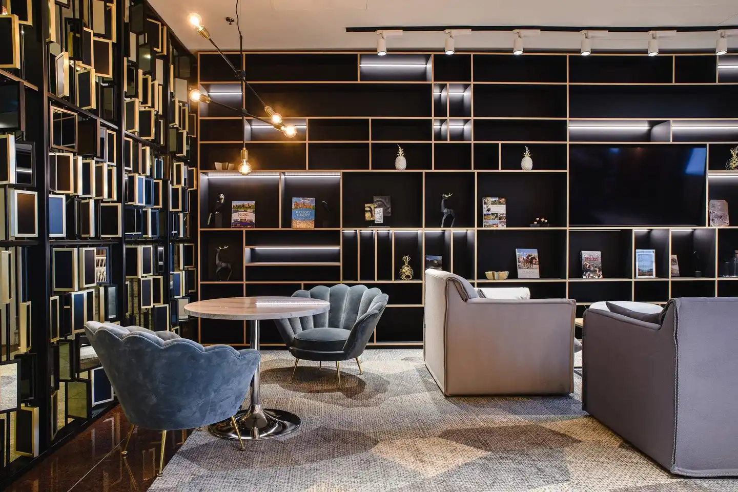 Courtyard by Marriott Warsaw Airport Lobby