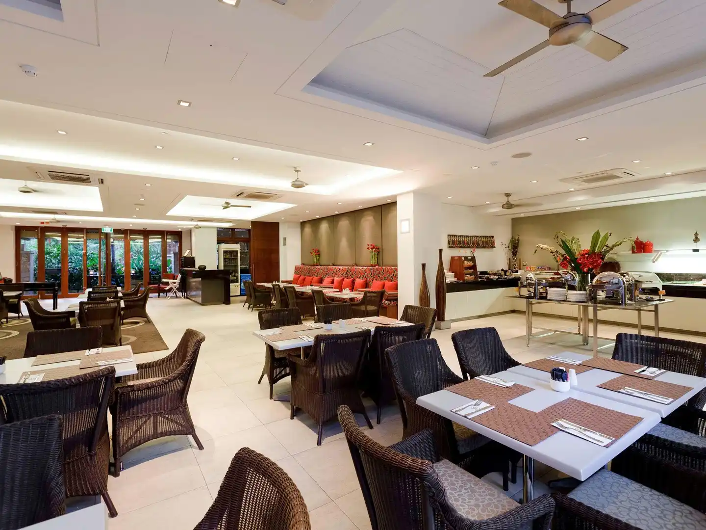 Pullman Palm Cove Sea Temple Resort & Spa Restaurant