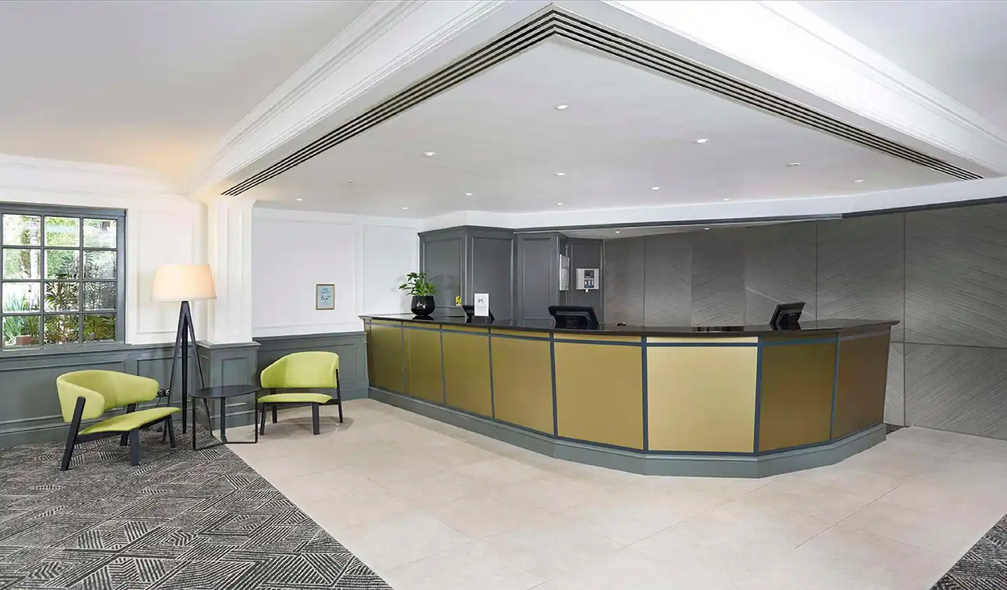 DoubleTree by Hilton Hotel Southampton Lobby