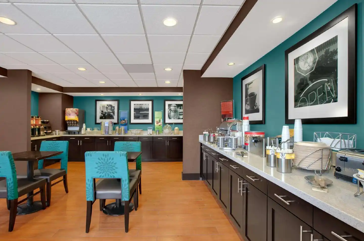 Hampton Inn Chicago-Midway Airport Bar