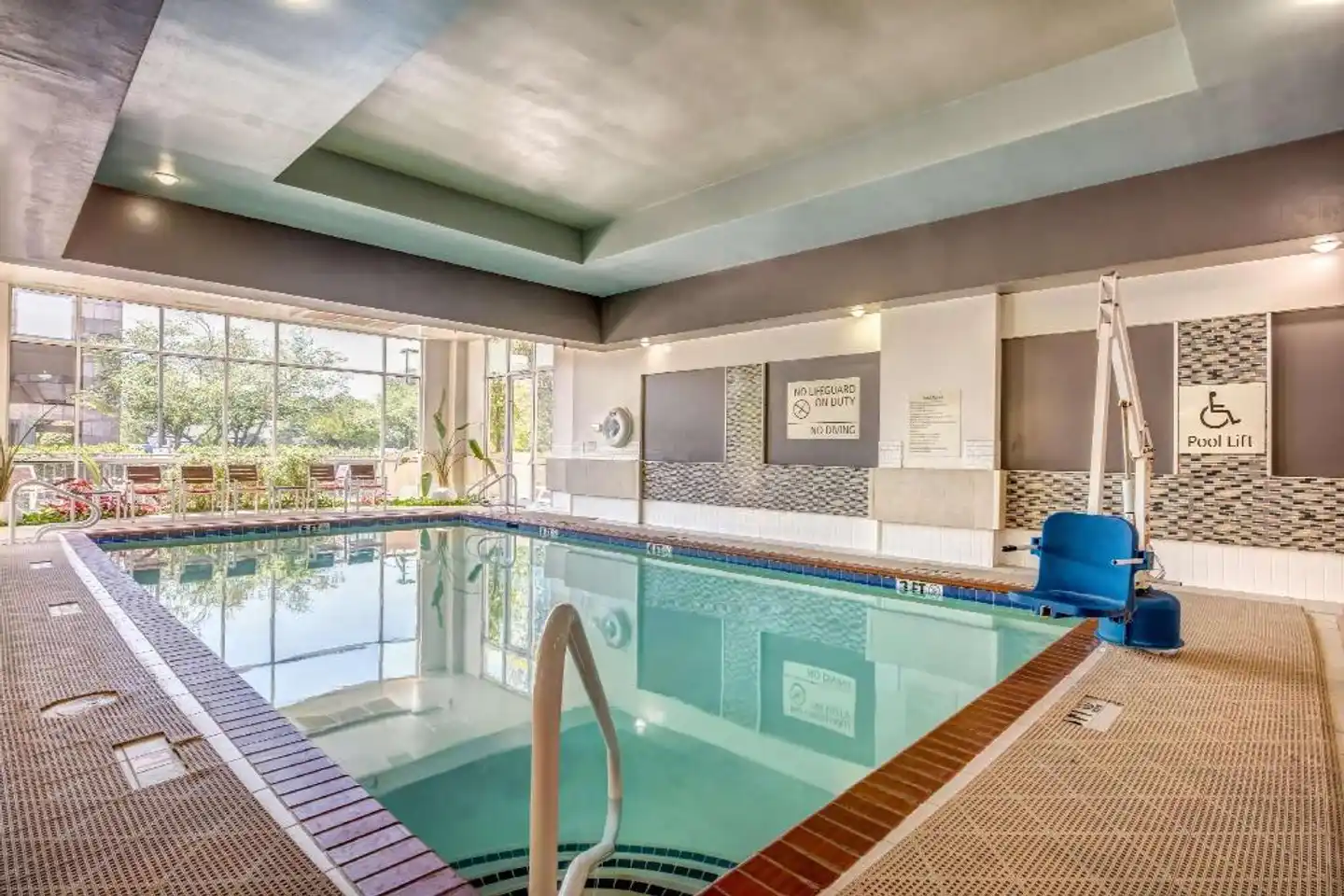 Embassy Suites by Hilton Memphis Hallenbad