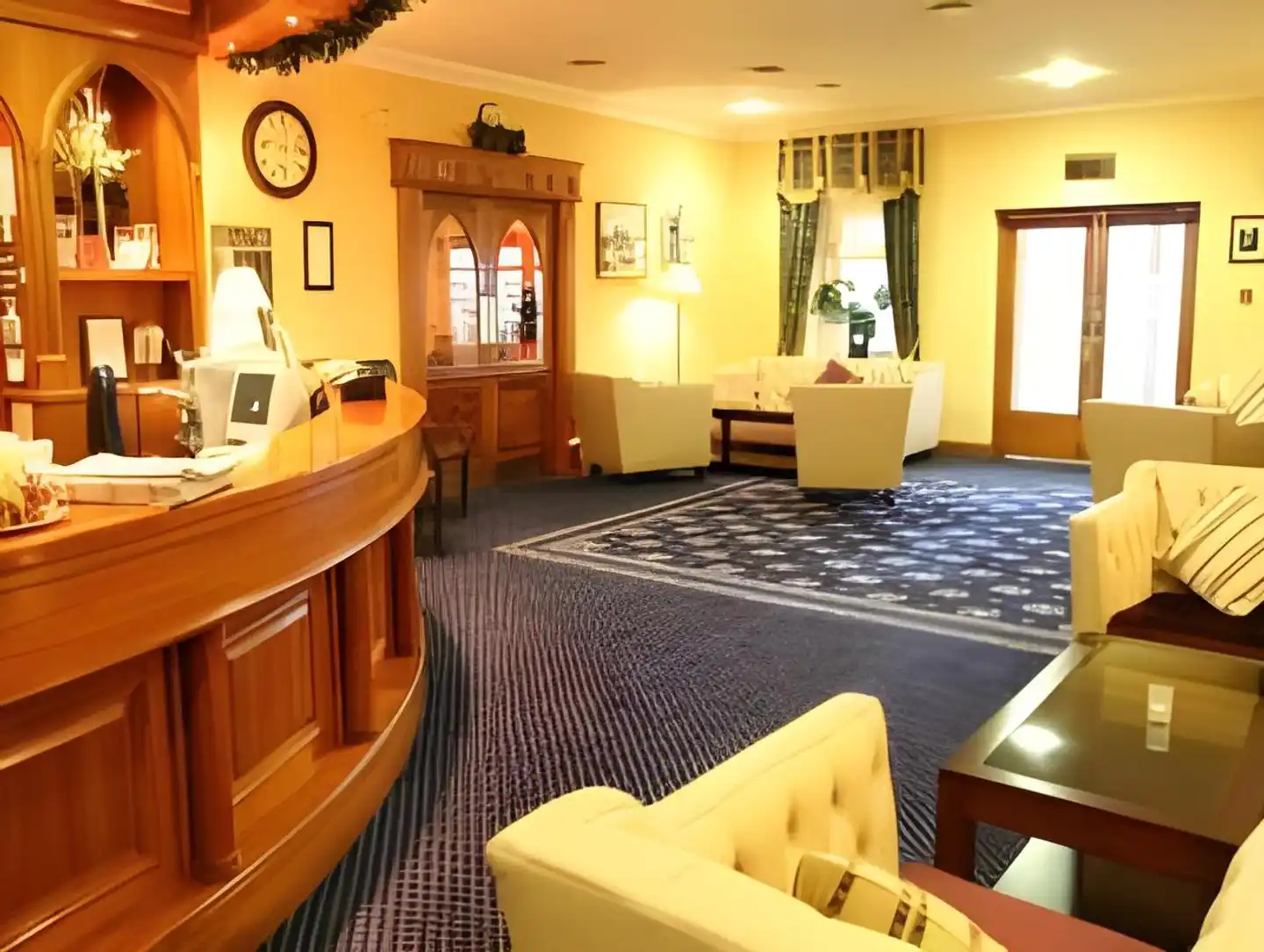 Menlo Park Hotel Bar