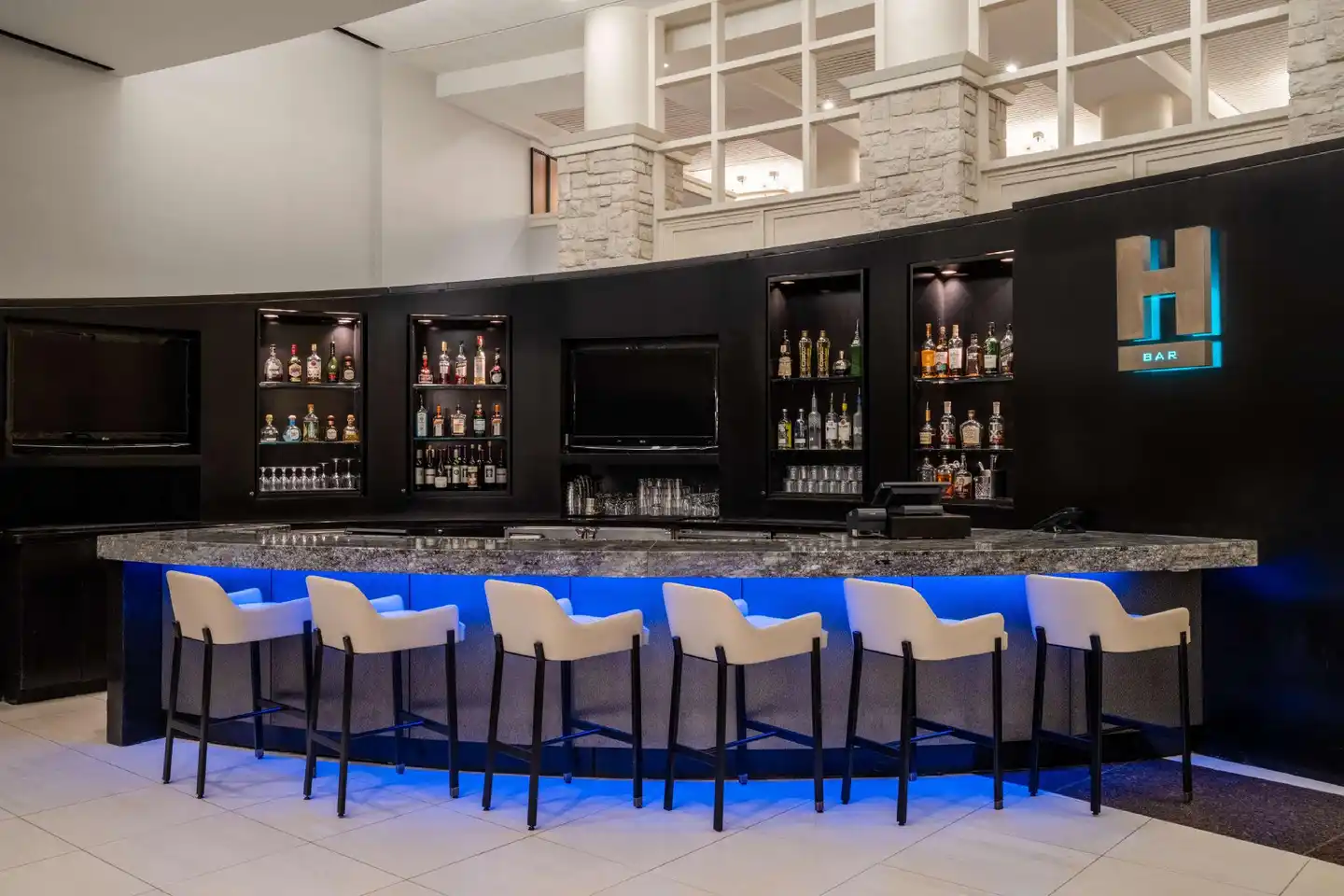 Hilton Dallas Lincoln Centre Bar