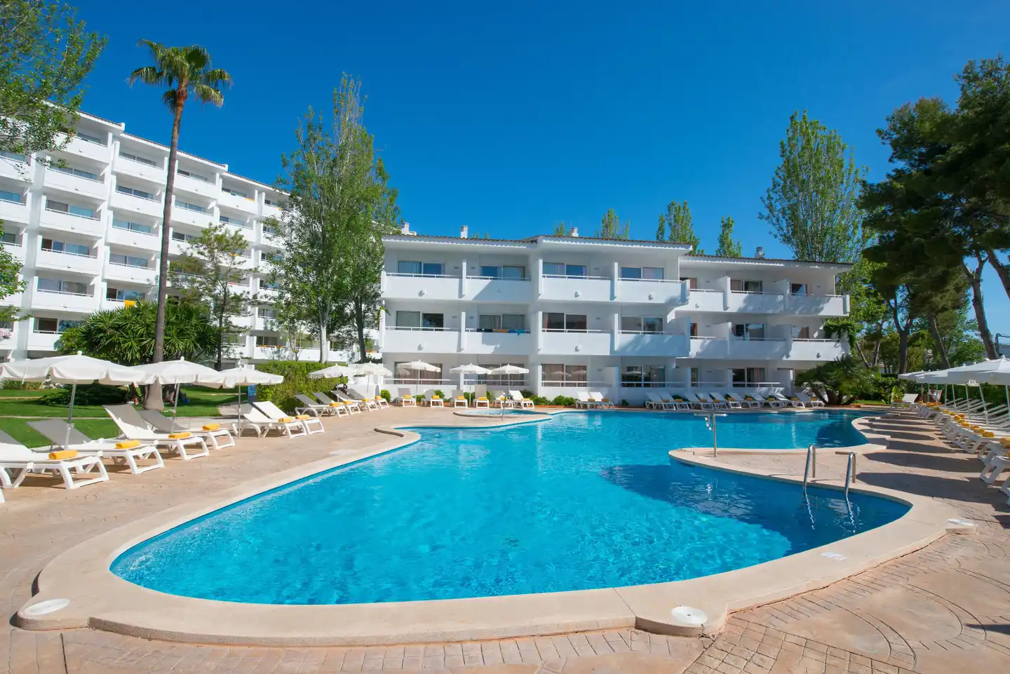 Iberostar Waves Ciudad Blanca Pool