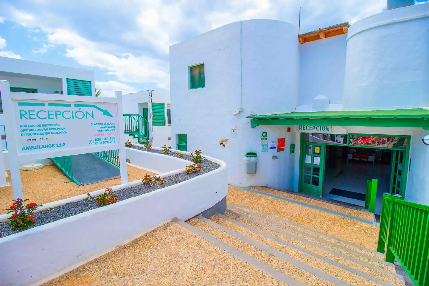 Apartamentos La Peñita Terrasse