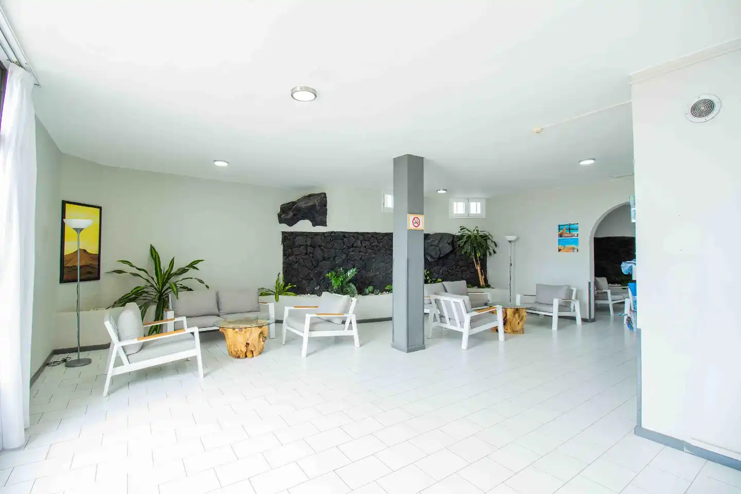 Apartamentos La Peñita Lobby