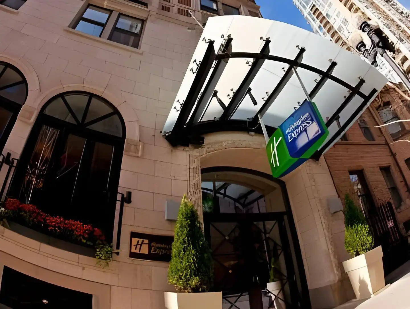 Cass - A Holiday Inn Express at Magnificent Mile Aussenansicht
