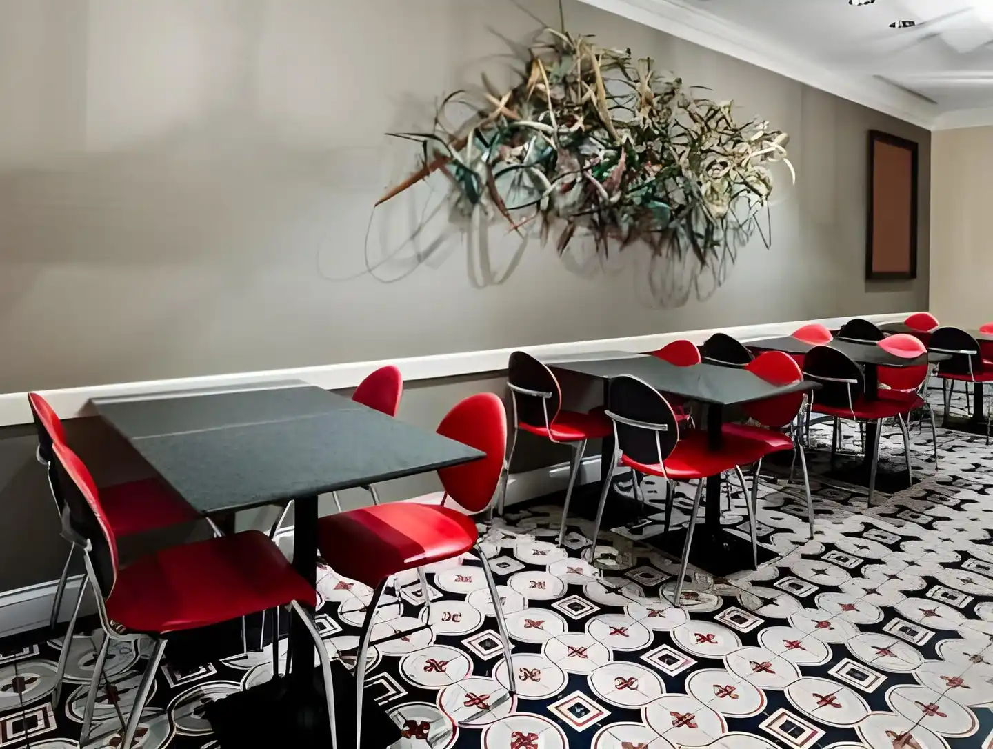 Cass - A Holiday Inn Express at Magnificent Mile Lobby