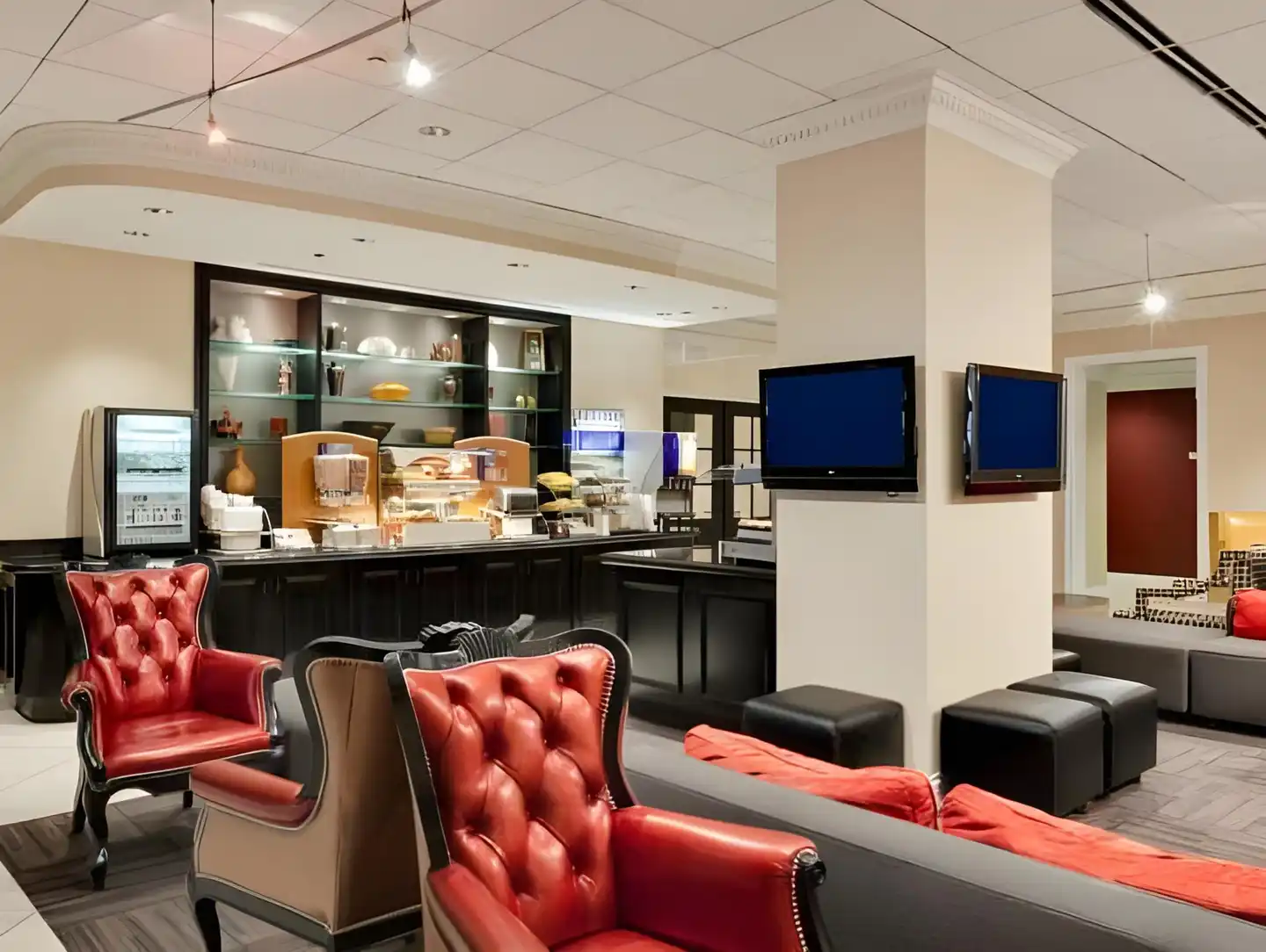 Cass - A Holiday Inn Express at Magnificent Mile Bar