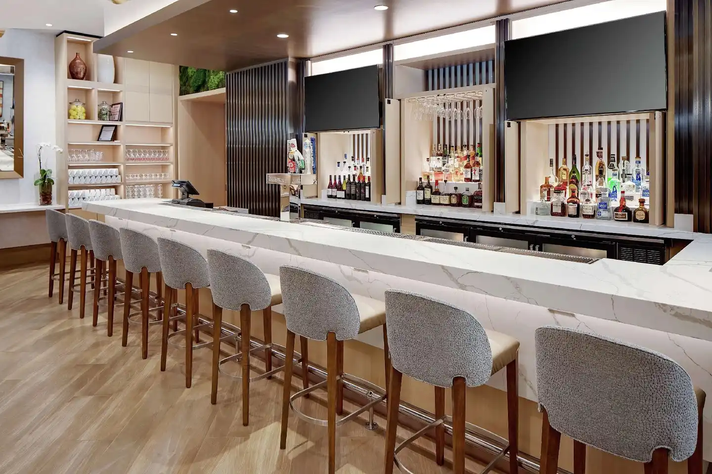 DoubleTree by Hilton Hotel Chicago - Magnificent Mile Bar