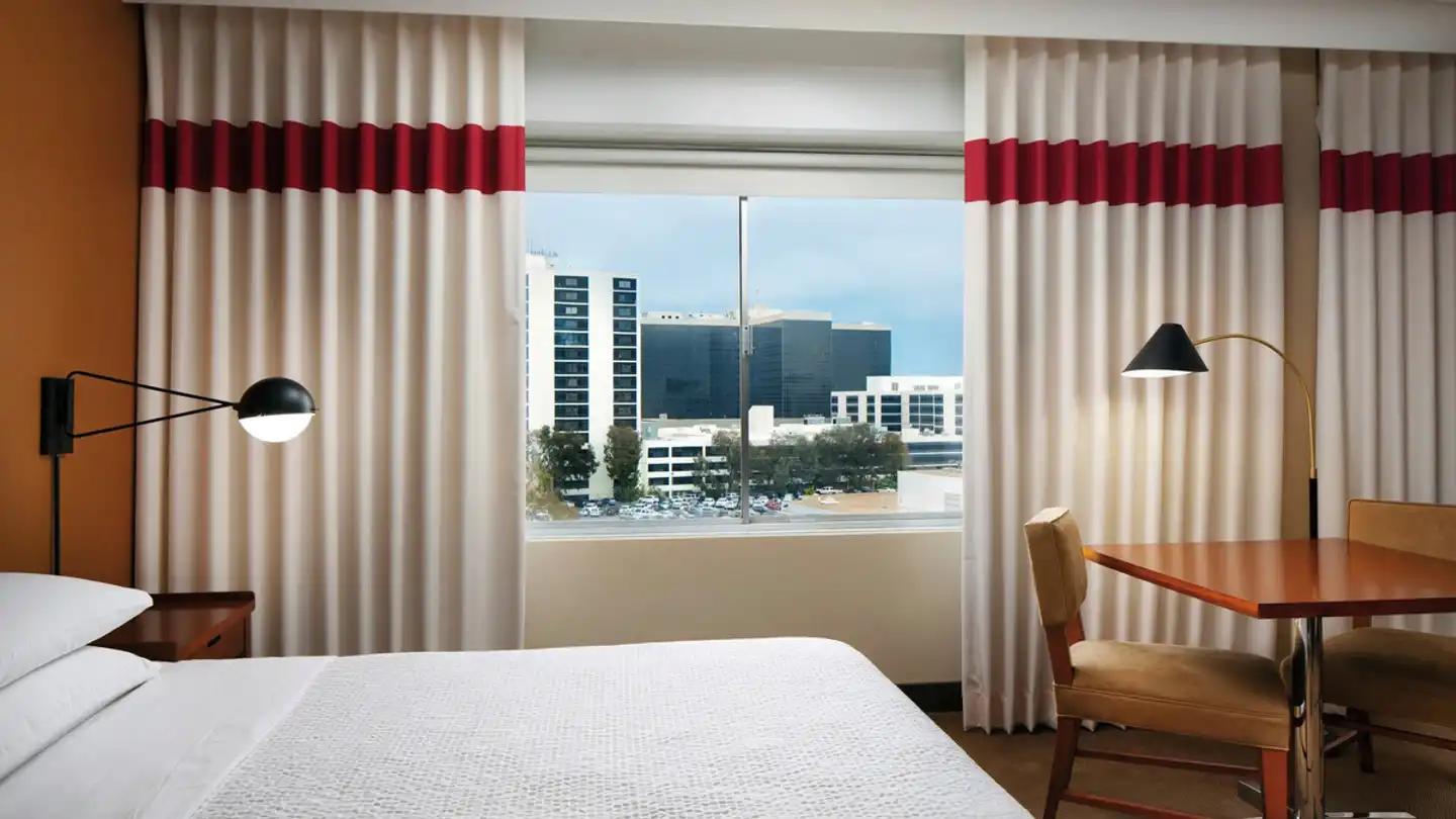 Four Points by Sheraton Los Angeles International Airport Wohnbeispiel