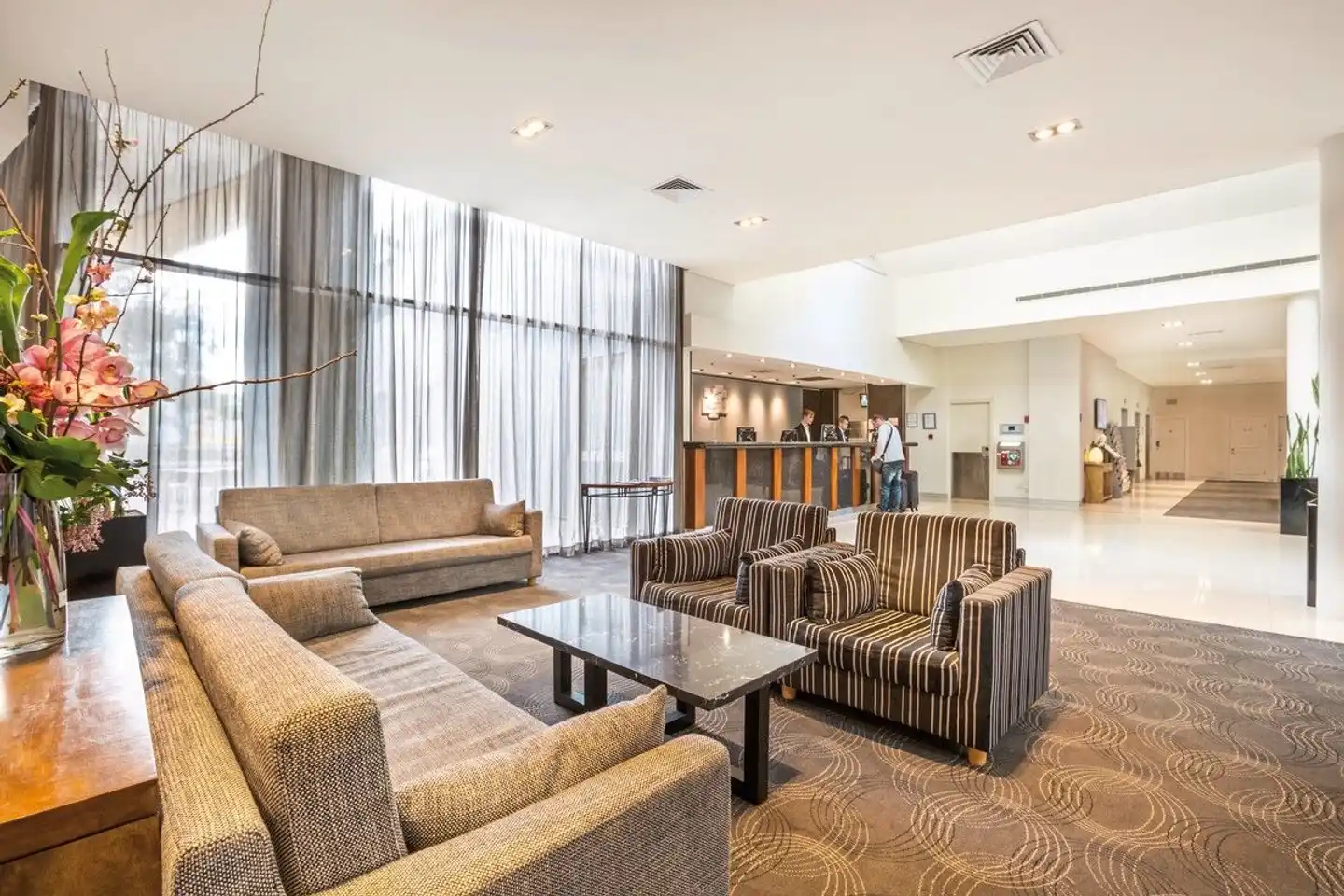 Holiday Inn Potts Point Lobby
