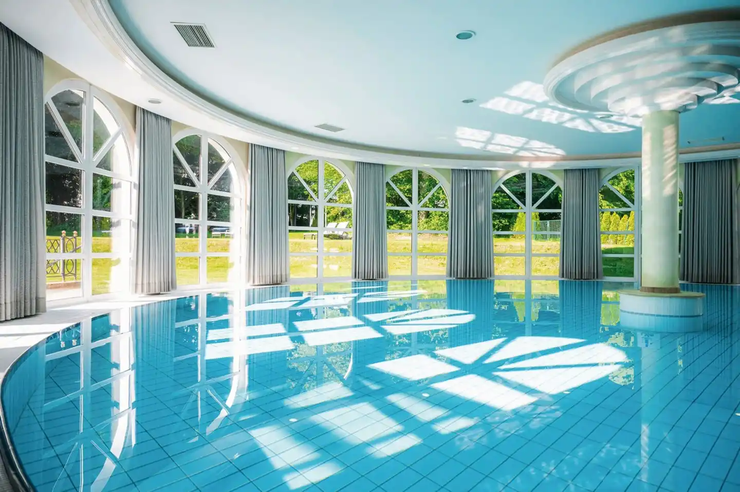 Steigenberger Hotel Der Sonnenhof Hallenbad