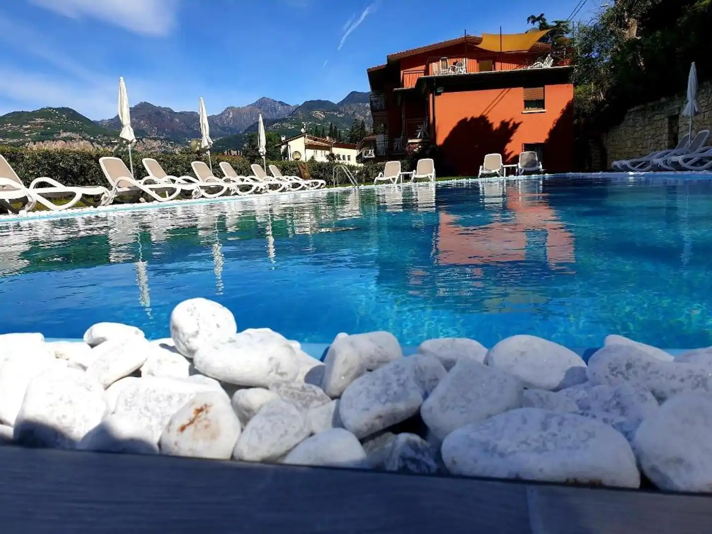 Rosa Pool