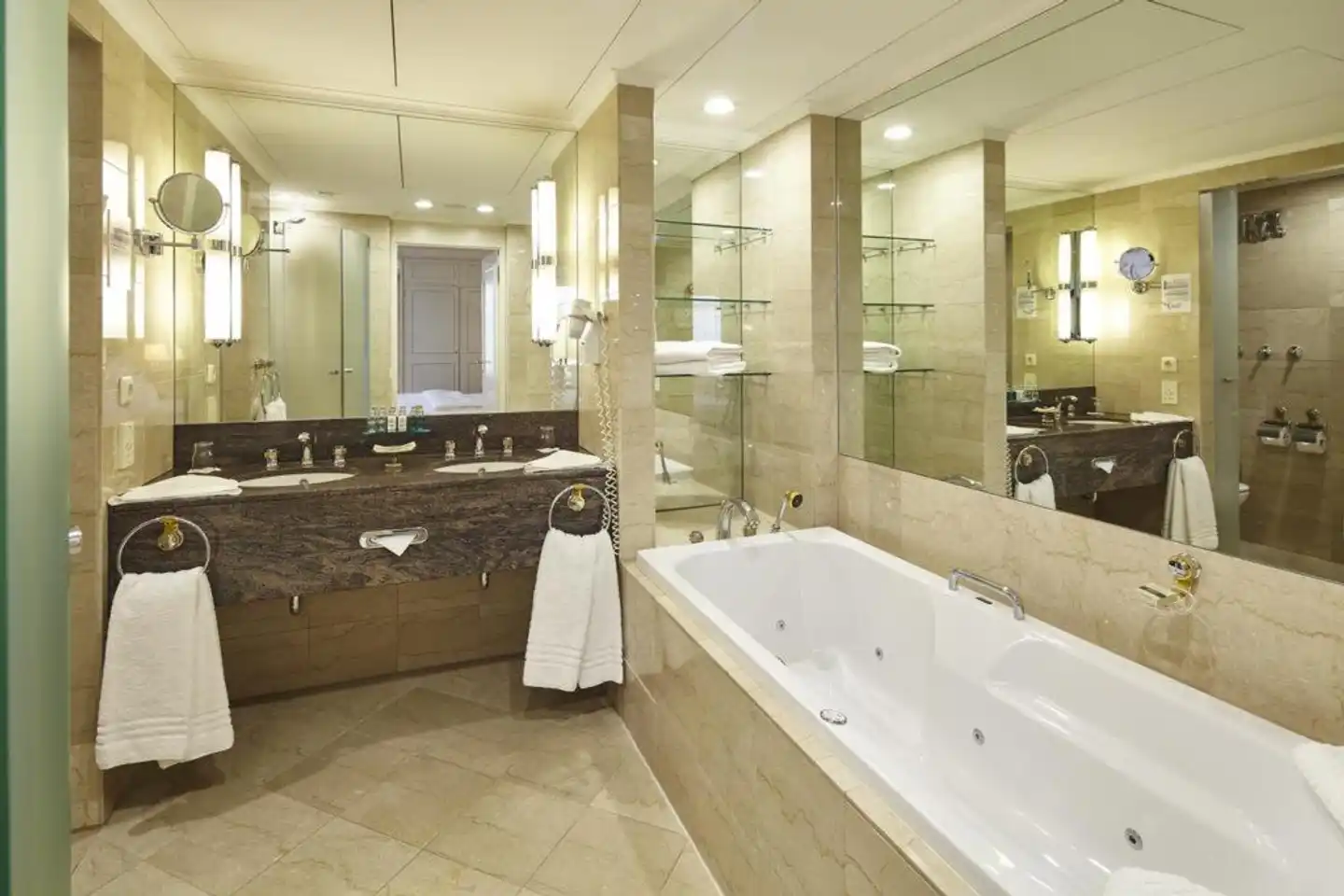 Clayton Hotel Düsseldorf Badezimmer
