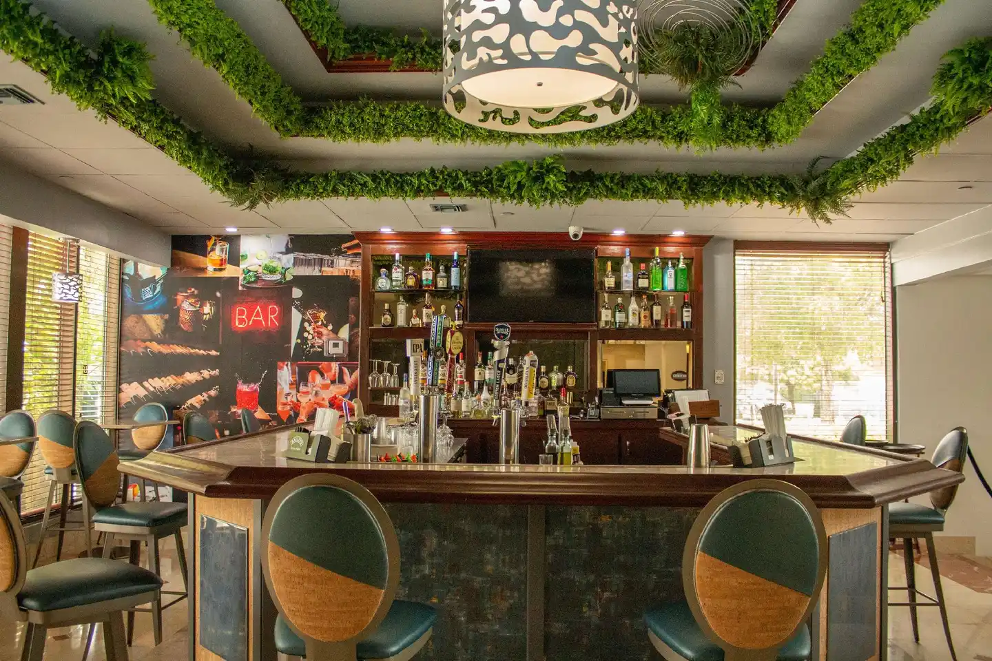 Regency Miami Airport by Sonesta Bar