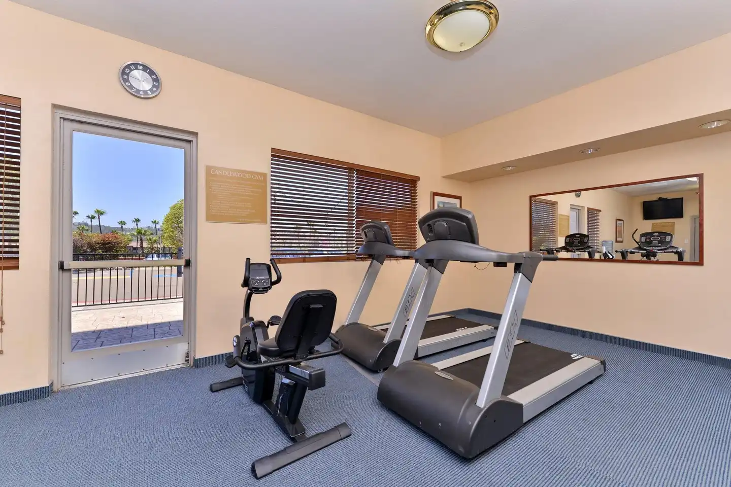Candlewood Suites San Diego Sport und Entertainment