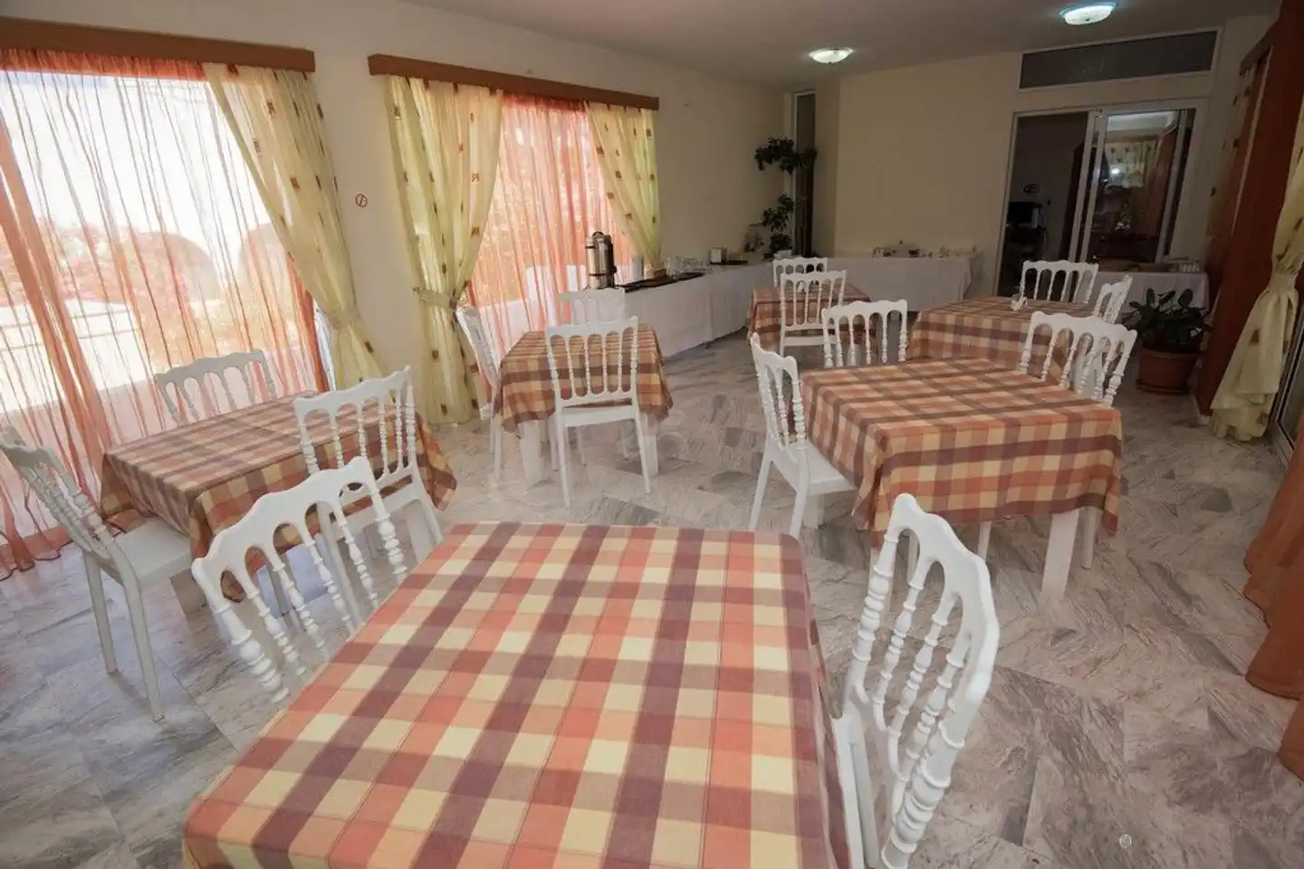 Leonidas Hotel & Studios Terrasse