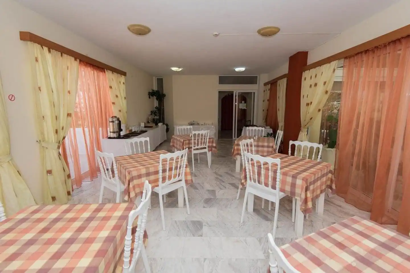 Leonidas Hotel & Studios Restaurant