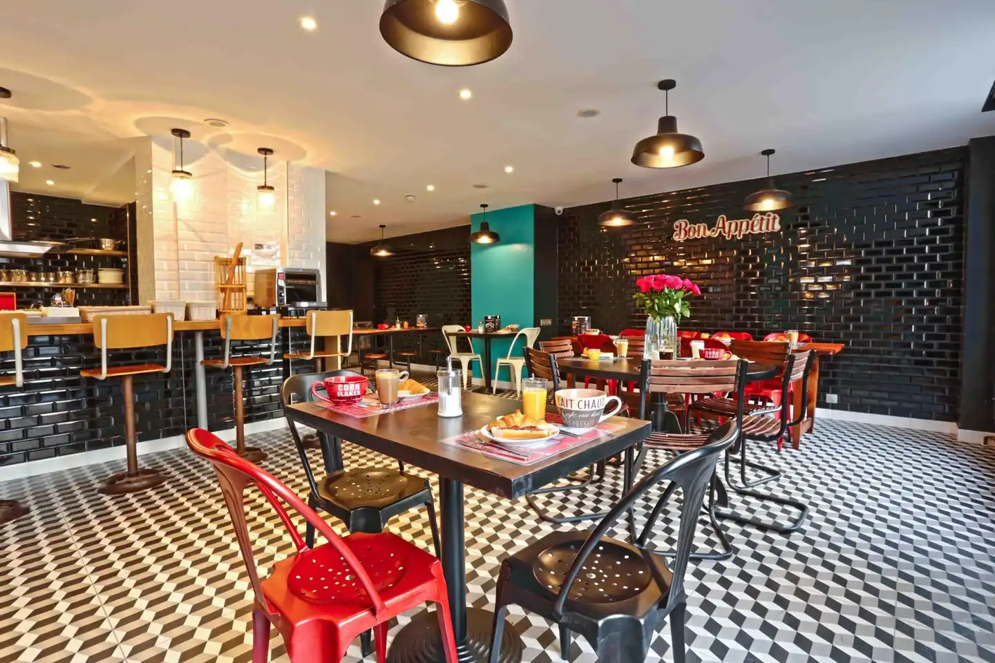 Arty Paris Hostel & Budget Hotel Restaurant