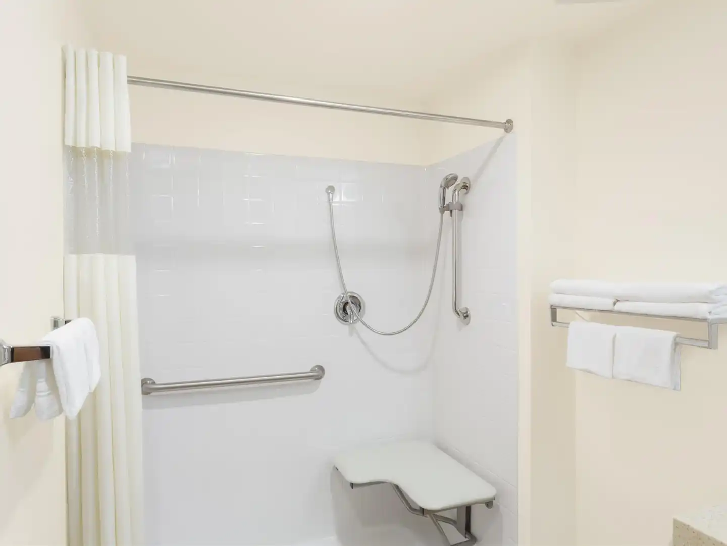 Days Inn by Wyndham West Yellowstone Badezimmer