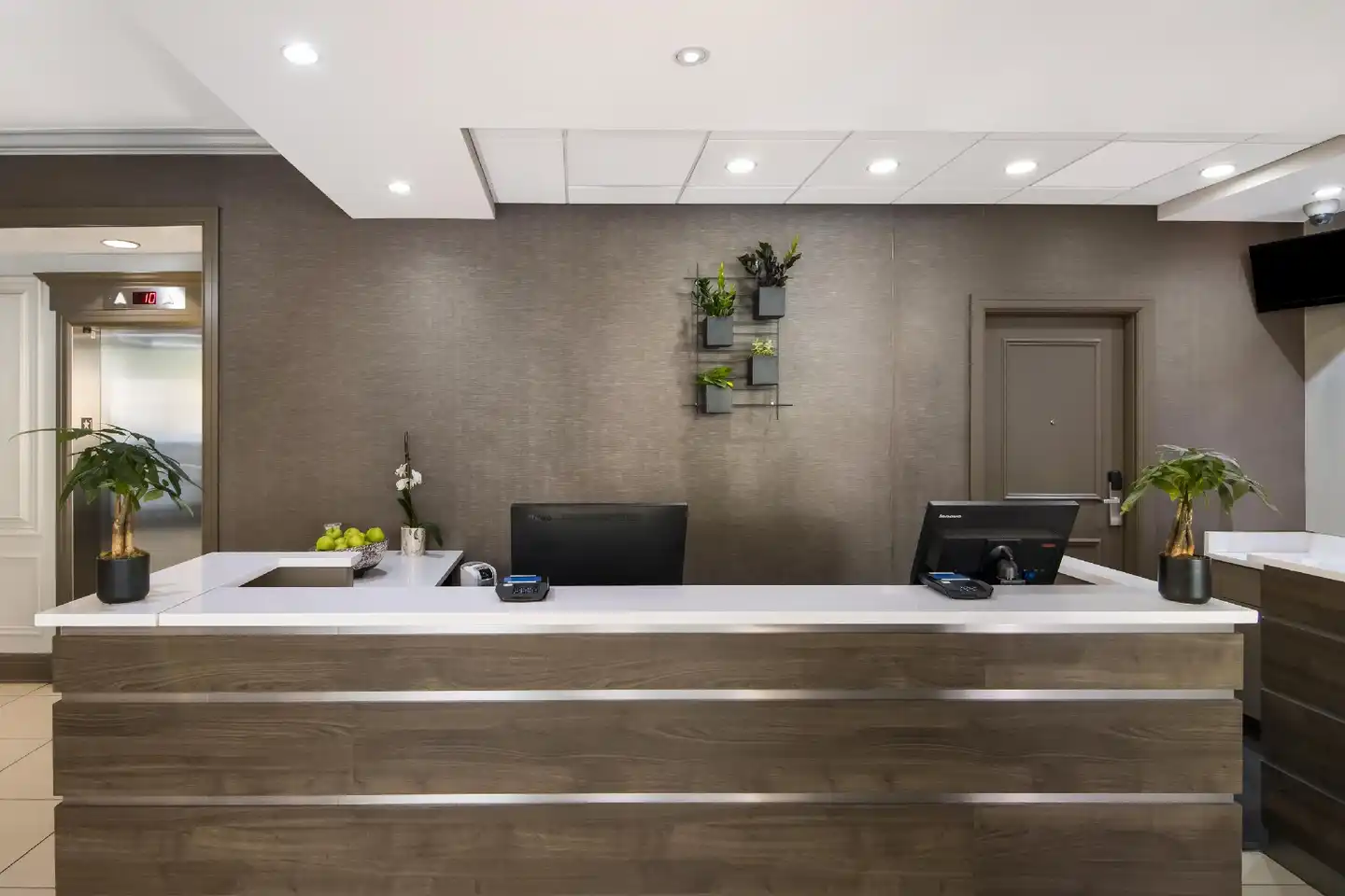 Sonesta ES Suites Chicago Downtown Magnificent Mile - Medical Lobby