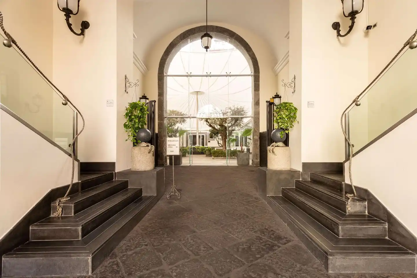 Palazzo Caracciolo Napoli - MGallery Lobby
