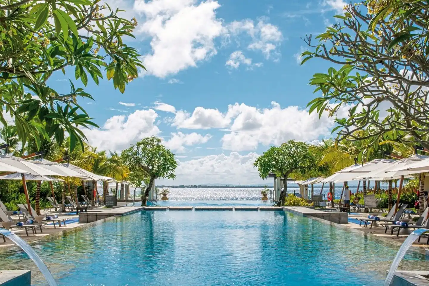 Crimson Resort & Spa Mactan Pool