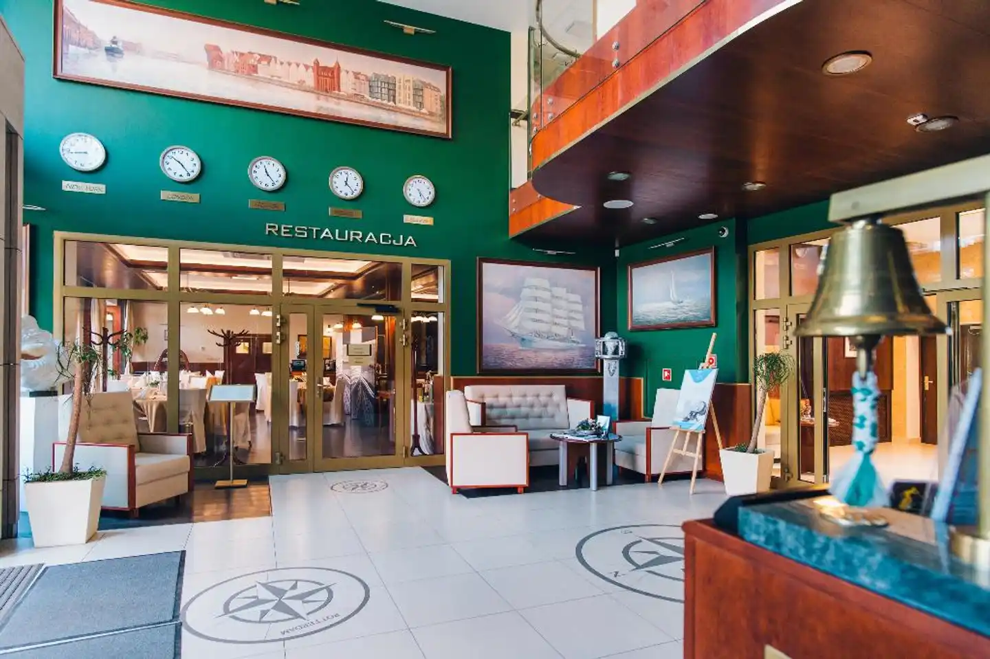 Admira' Lobby