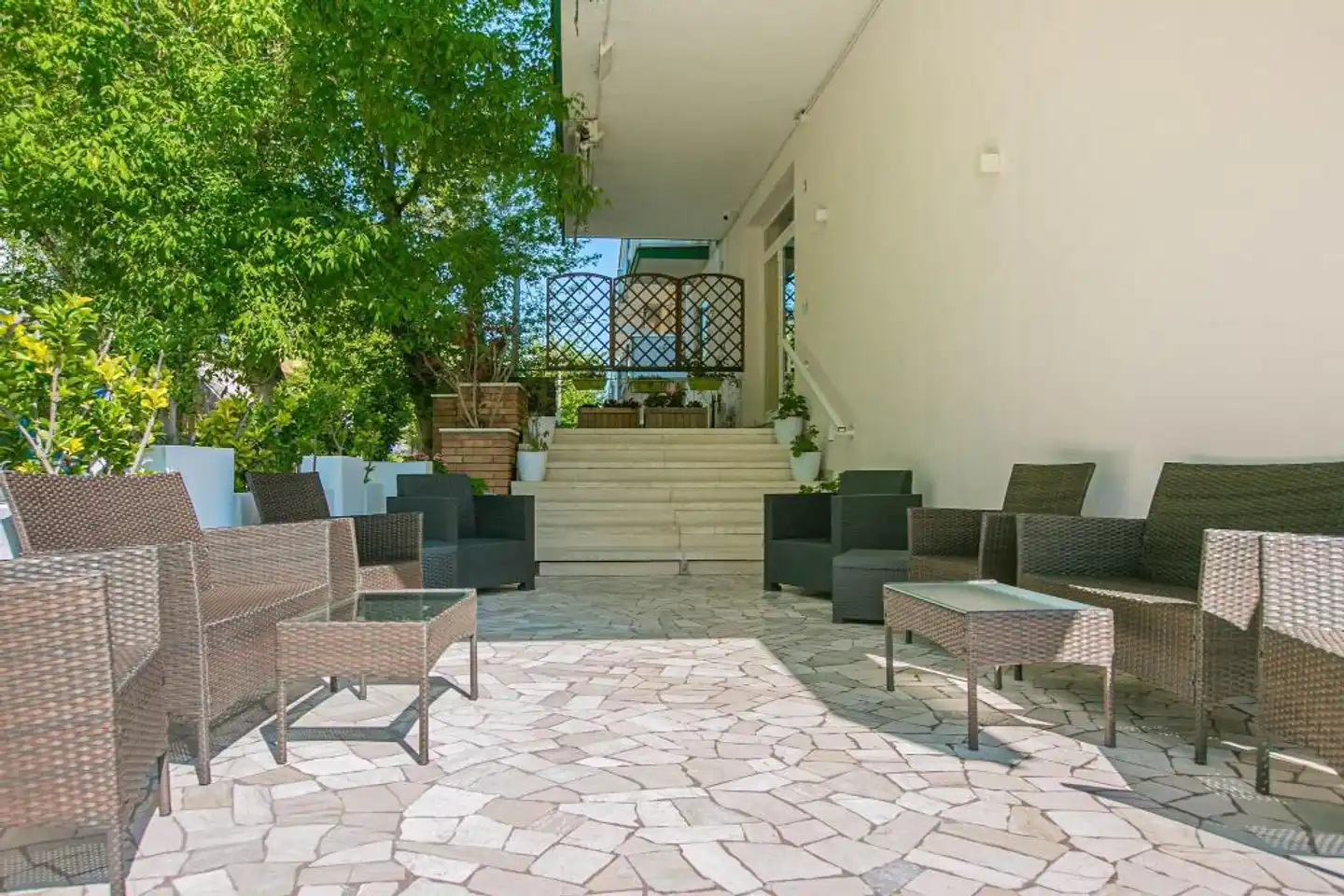 Hotel Mara Lobby