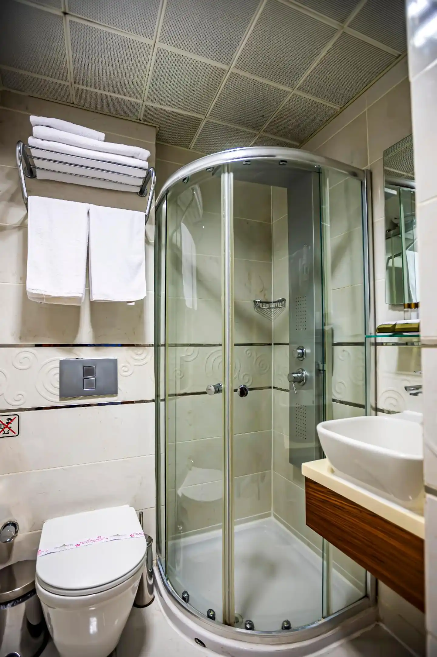 Eurostars Hotel Old City Badezimmer