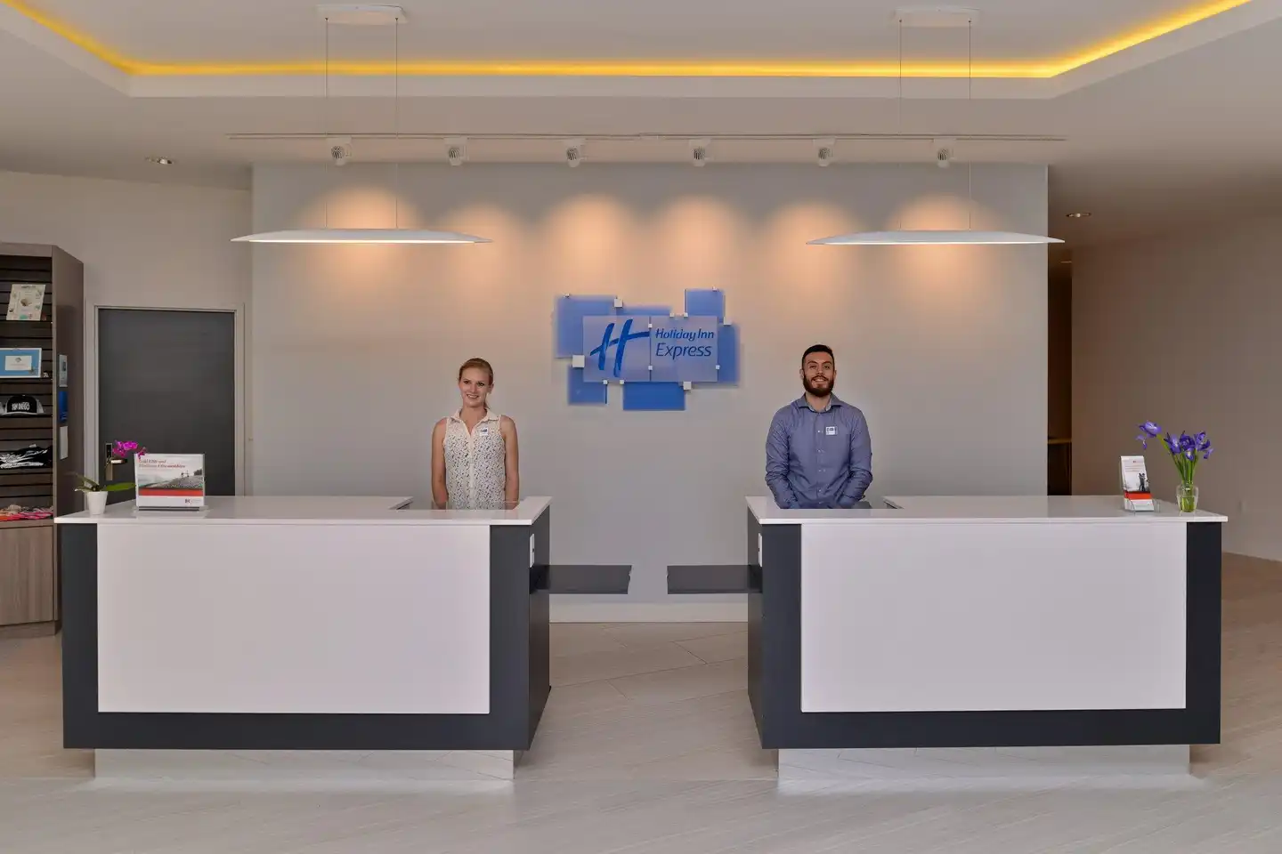 Holiday Inn Express & Suites San Diego - Mission Valley Lobby