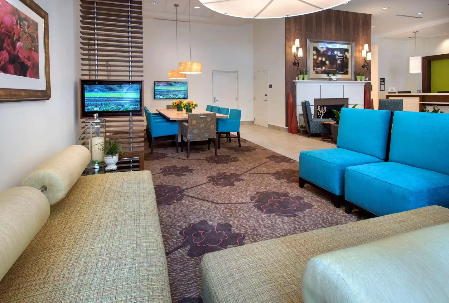 Hilton Garden Inn Chicago Downtown Riverwalk Lobby