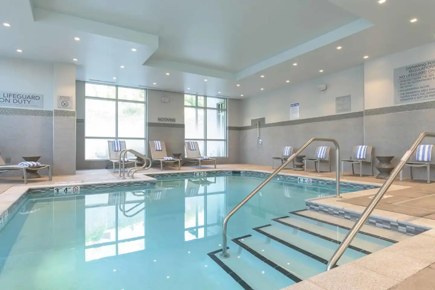Courtyard by Marriott Edgewater NYC Area Hallenbad