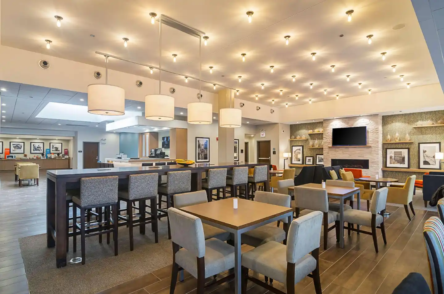 Hampton Inn Chicago North-Loyola Station Bar