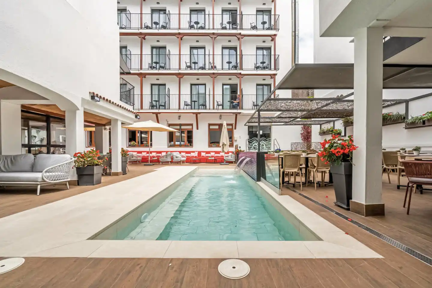 Neptuno Hotel & Spa Pool