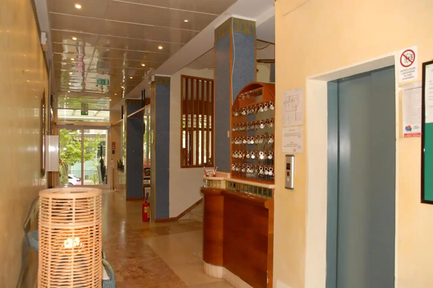 Hotel Arno Lobby