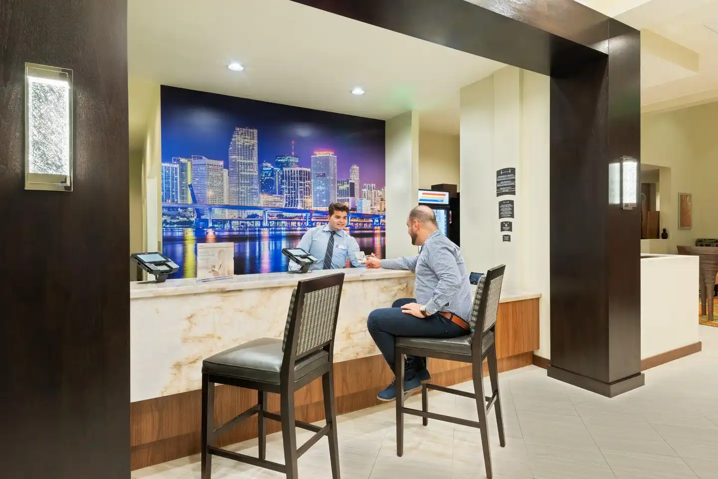 Staybridge Suites Miami International Airport Bar