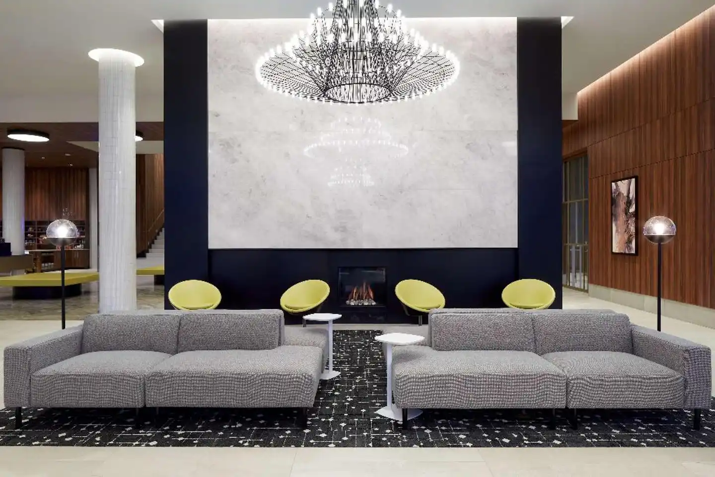 Hilton Garden Inn Montreal Midtown Lobby