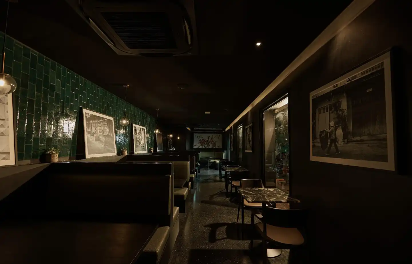 The Gravitique Hotel Khaosan Bar