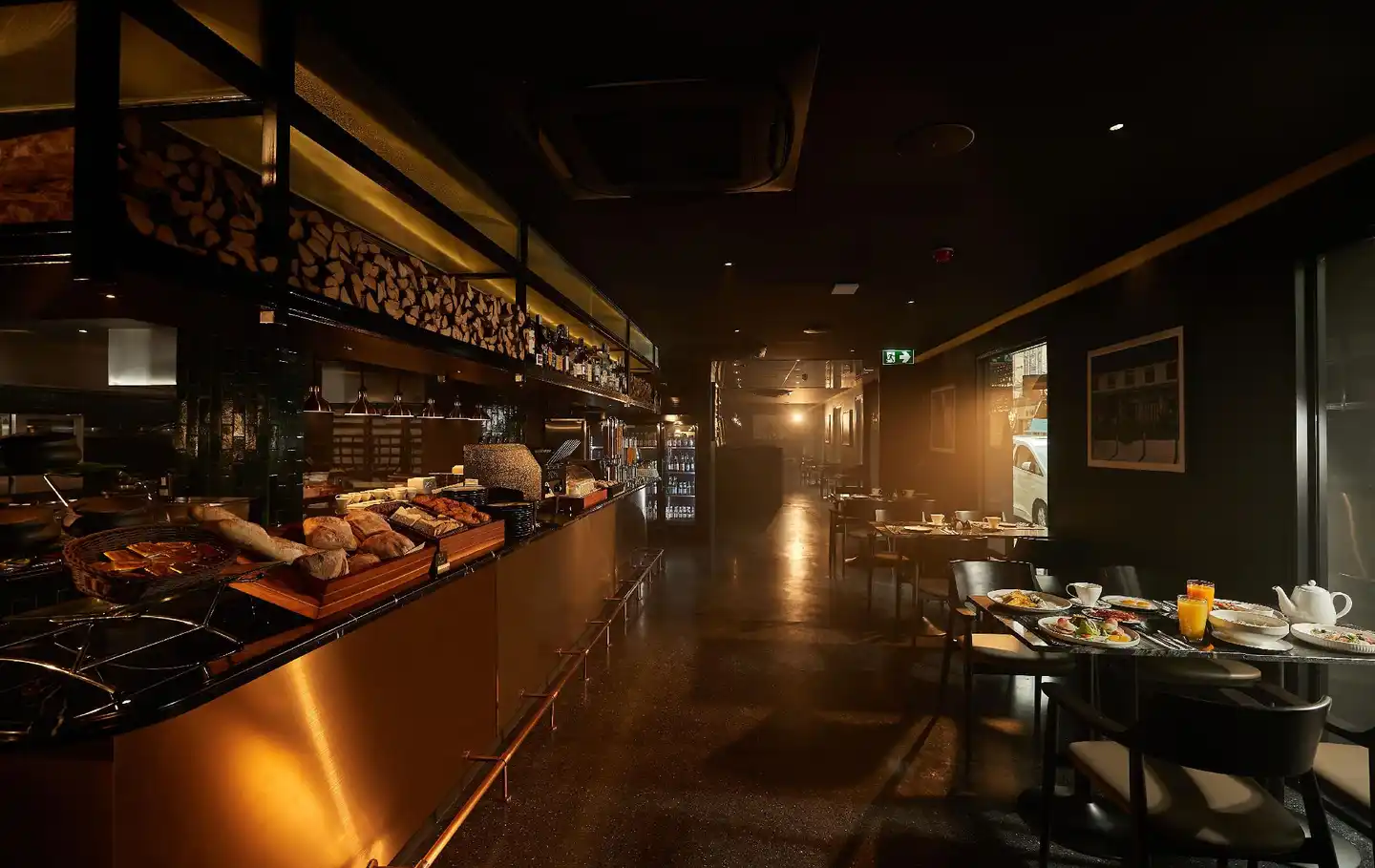 The Gravitique Hotel Khaosan Bar