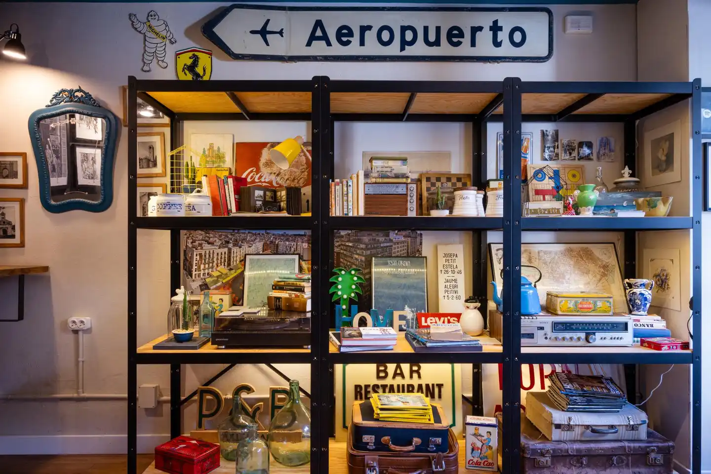 Factory Hostels Barcelona Bar