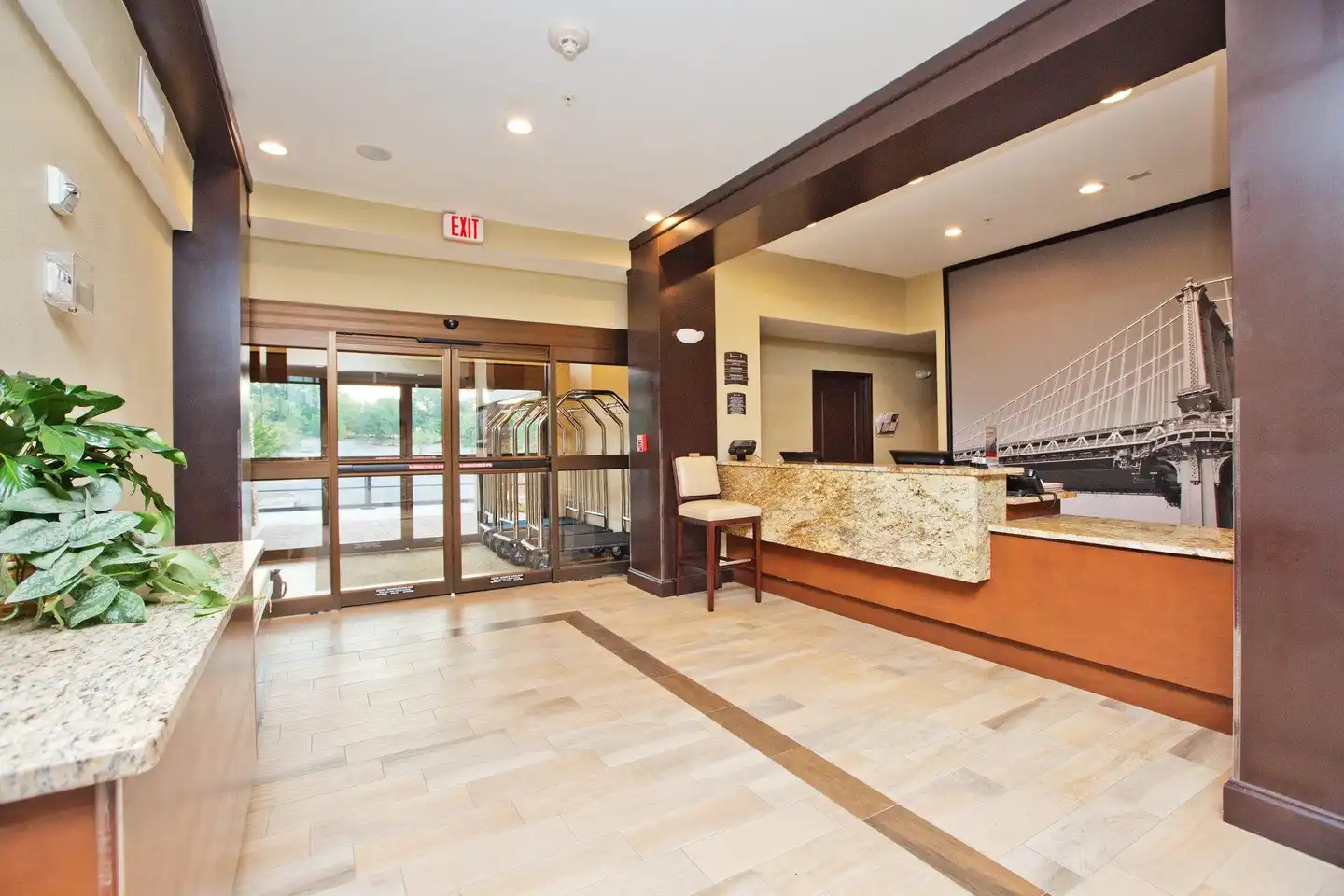 Staybridge Suites Austin South Interstate Hwy 35 Sport und Entertainment
