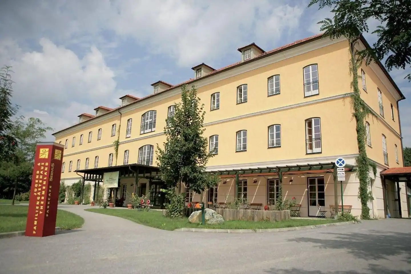 JUFA Fürstenfeld Sport Resort Aussenansicht